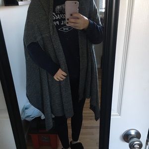 LULULEMON SWEATER. Need to be ironed.